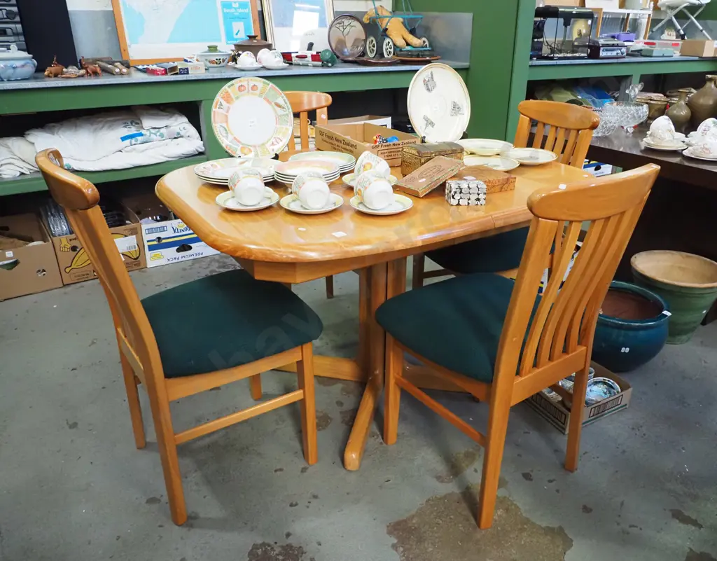 solid rimu extending dining table with 4 chairs Unextended H-750 W-1230 D-920 Image 1++