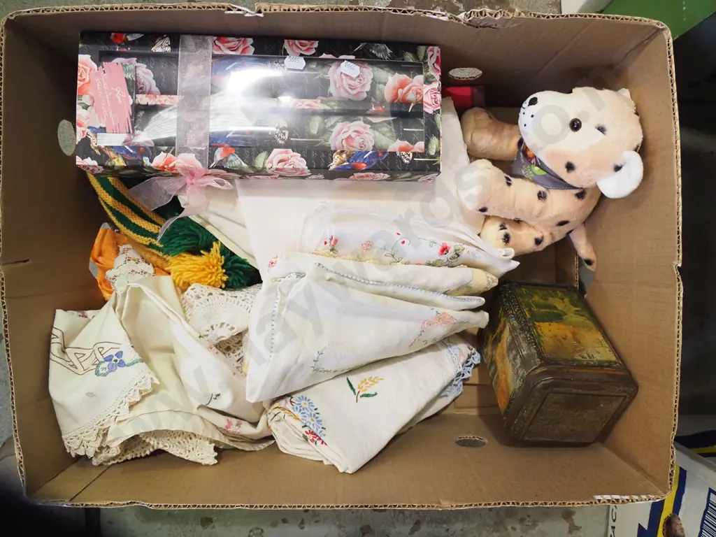 box; drawer liners, linen, teddy bear etc Image 1++