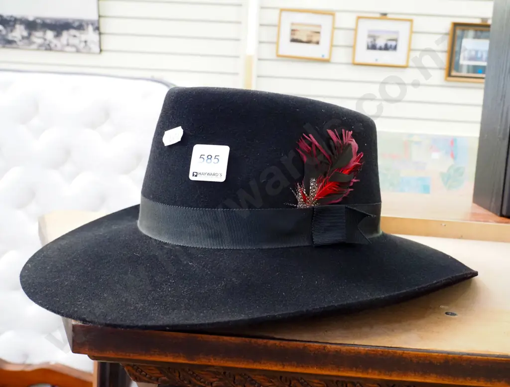 Hills size 56 felt hat Image 1++