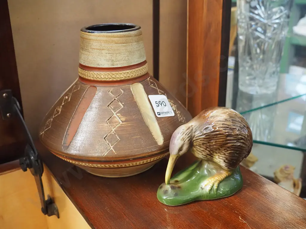 German pottery vase, ceramic kiwi Image 1++