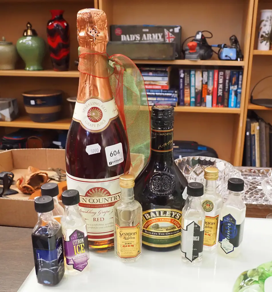 sparkling grape juice, Baileys Irish Cream Image 1++