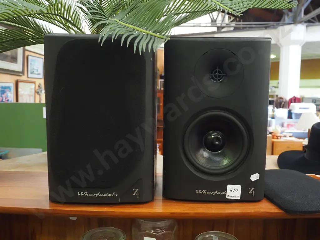 pair of Wharfedale 7.1 bookcase speakers Image 1++