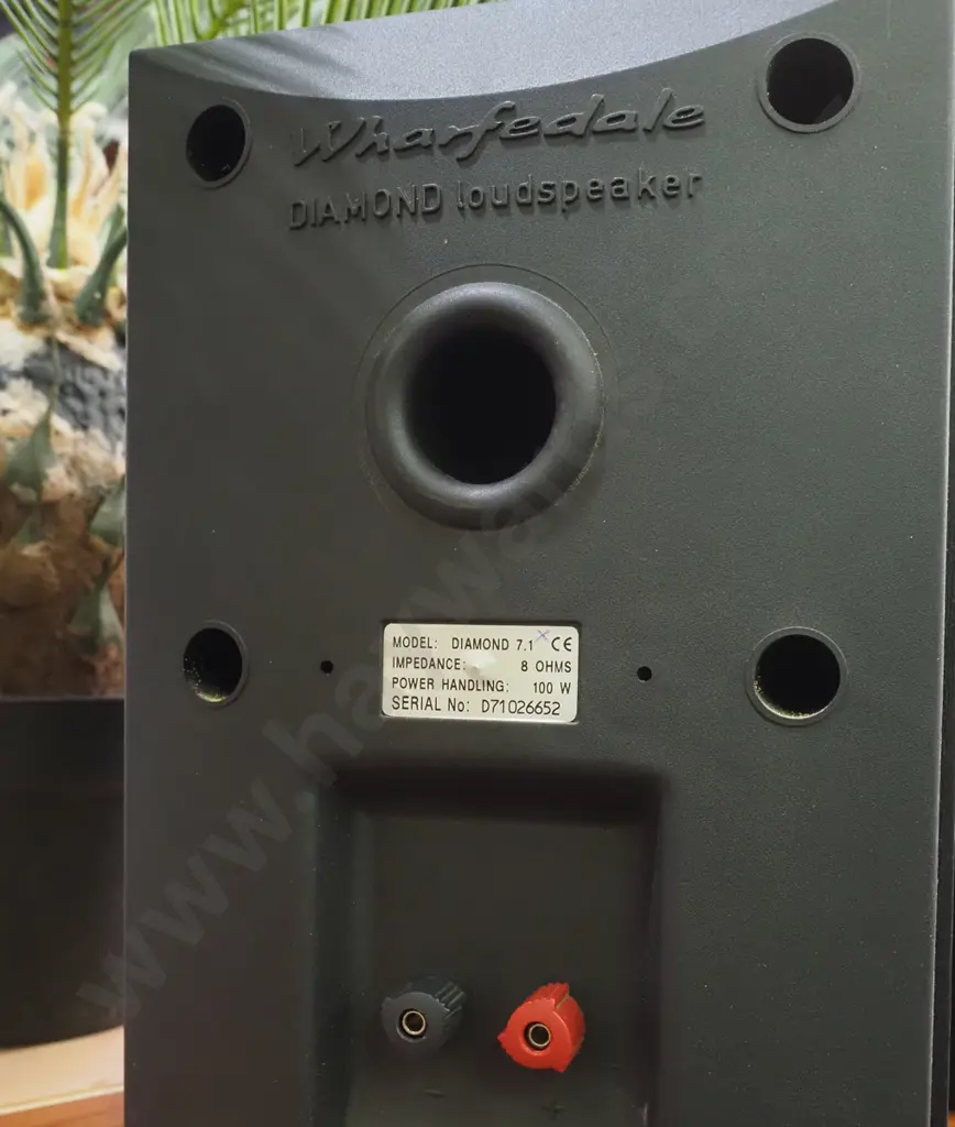 pair of Wharfedale 7.1 bookcase speakers Image 1++