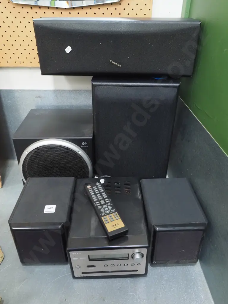 Teac midi system with 3 additional speakers Image 1++