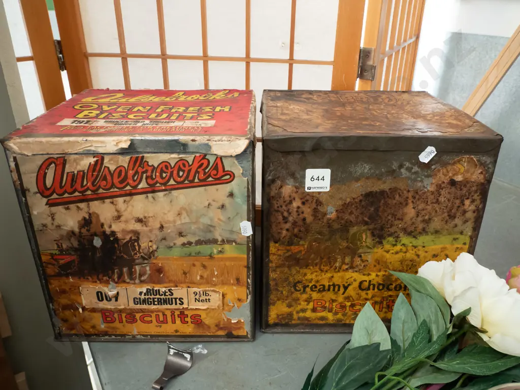 2x old biscuit tins Image 1++