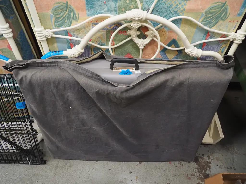 grey vinyl massage table in carry case Image 1++