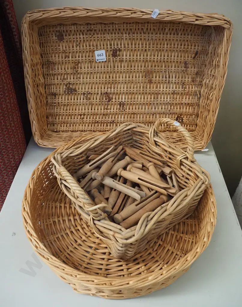 3x  cane baskets, wooden pegs Image 1++