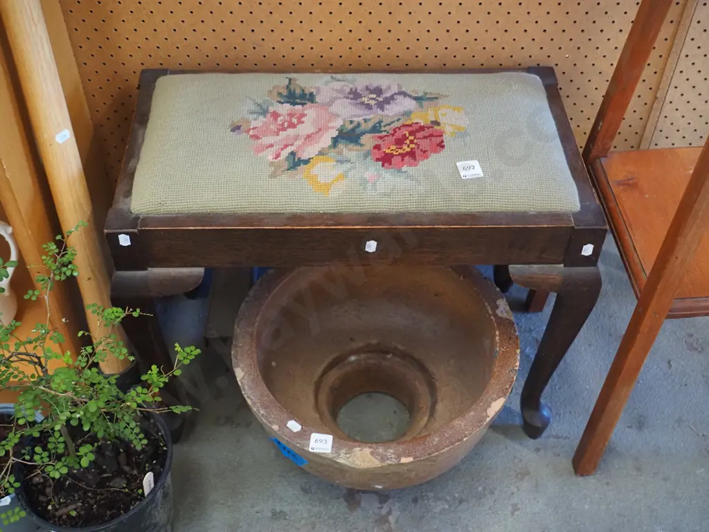 cab leg needlework upholstered piano stool Image 1++