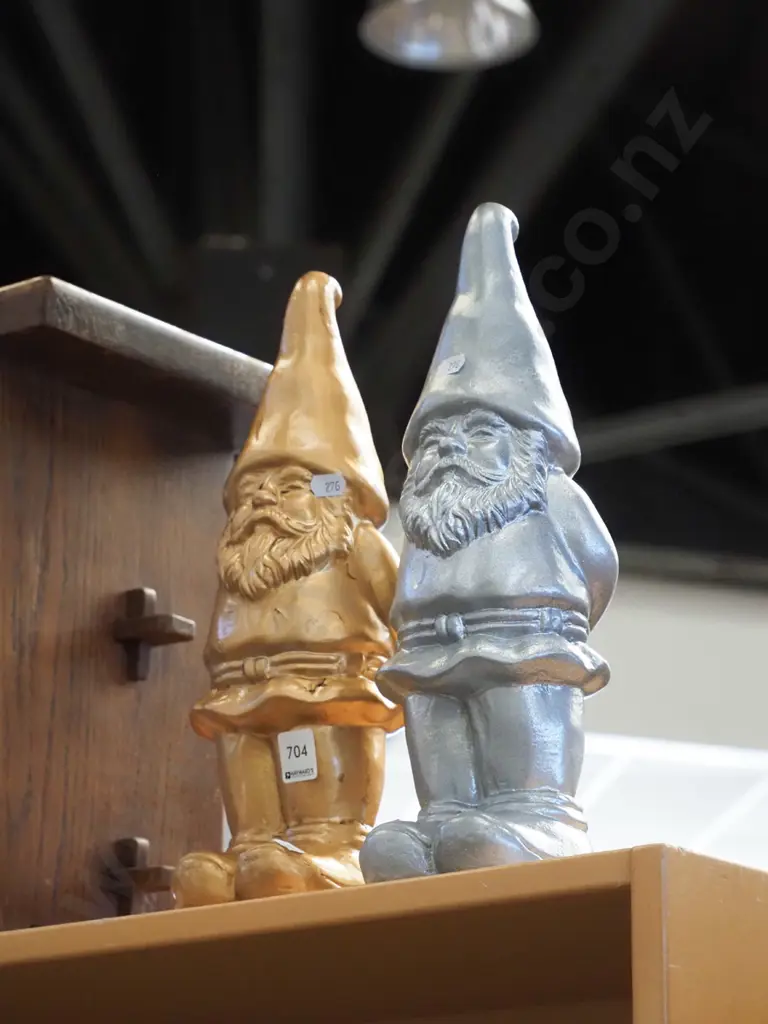 silver and gold garden gnomes Image 1++