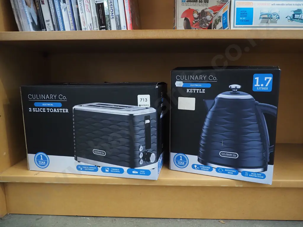 as new toaster, electric jug Image 1++