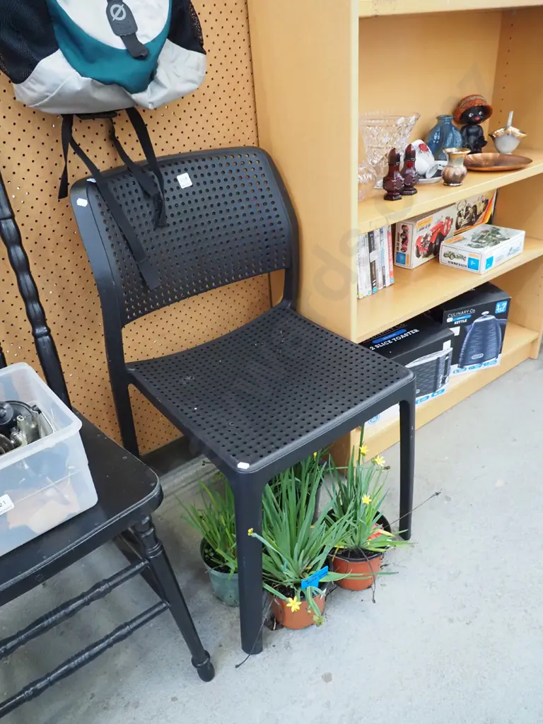 black plastic chair Image 1++