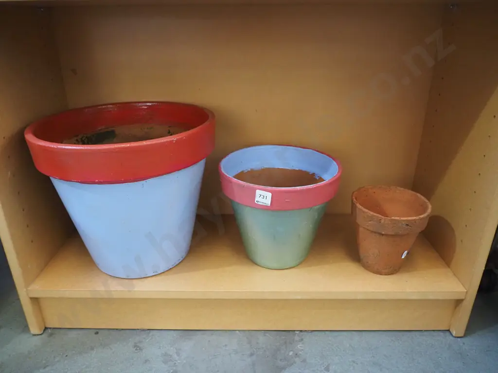 3x terracotta planters - 2 are painted Image 1++