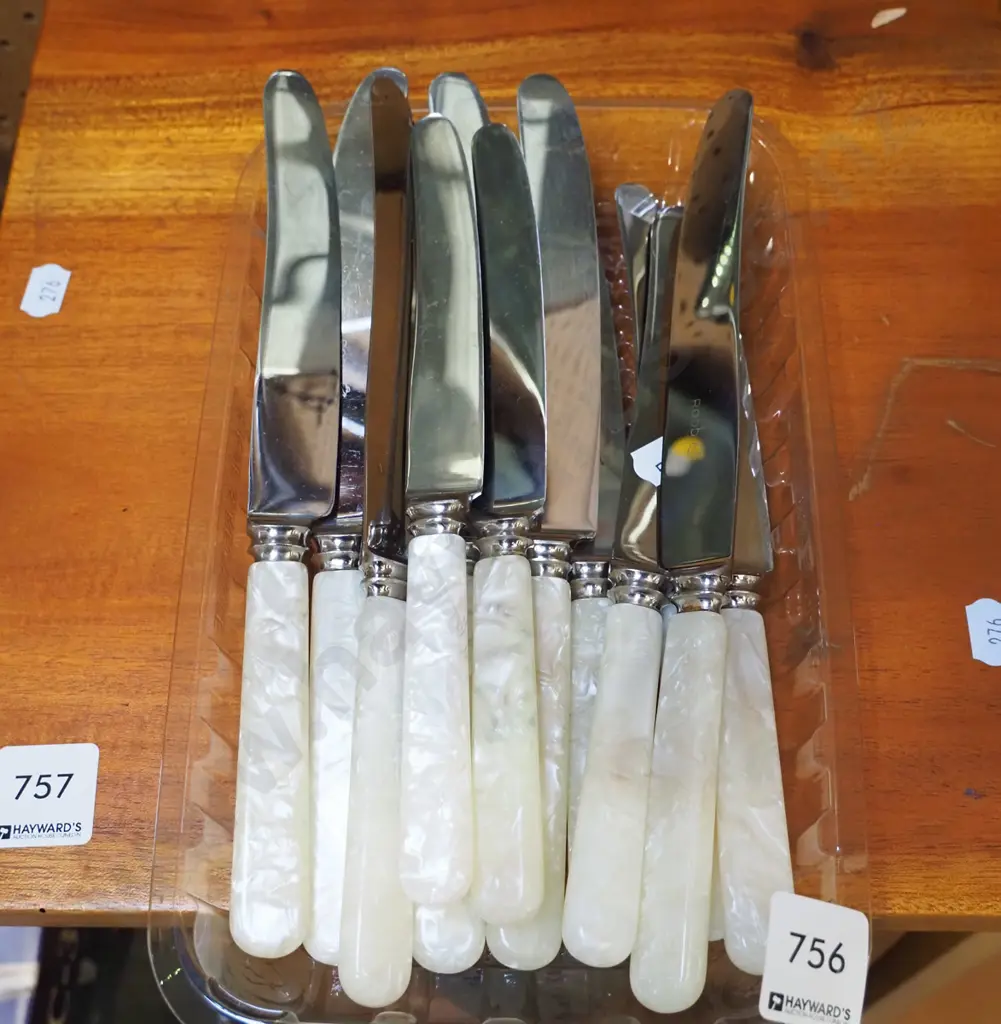 mother of pearl handled knives Image 1++