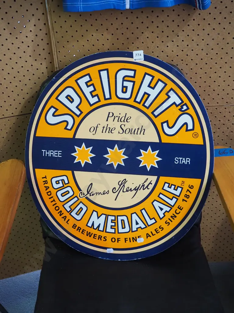 Speights label on corflute Image 1++