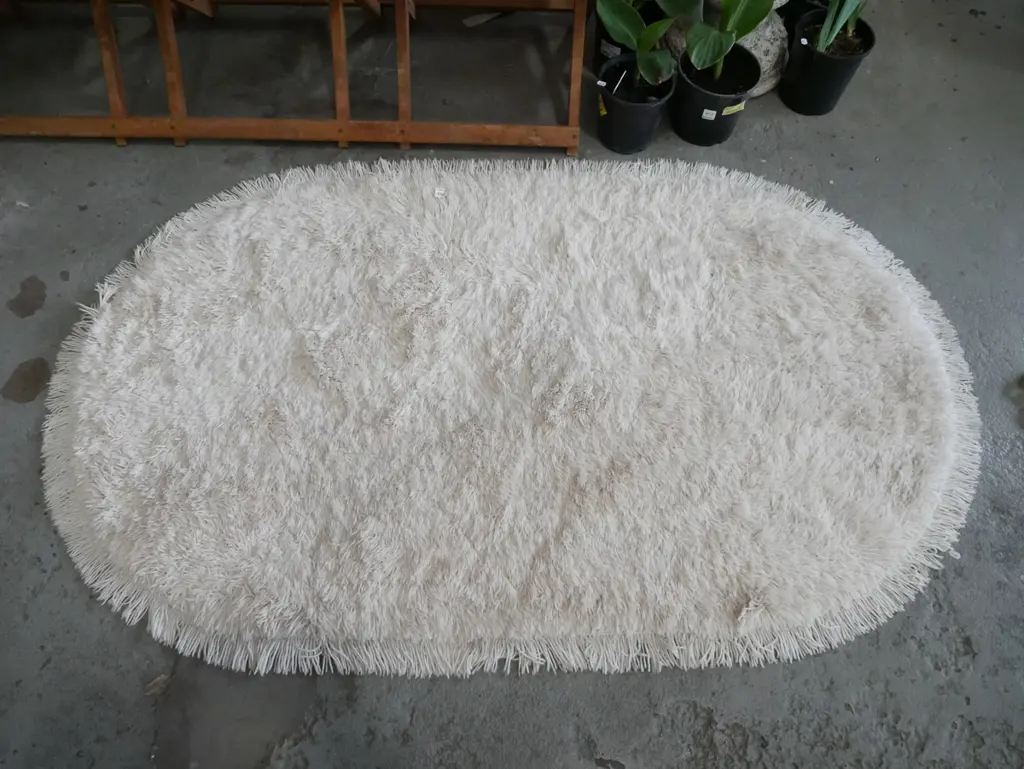 white woollen floor mat L-1530 W-900 Image 1++