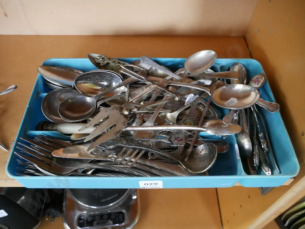 tray of cutlery Image 1++