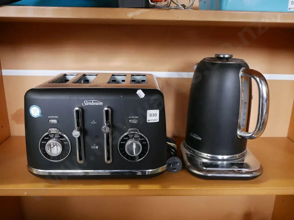 Sunbeam toaster, kettle Image 1++