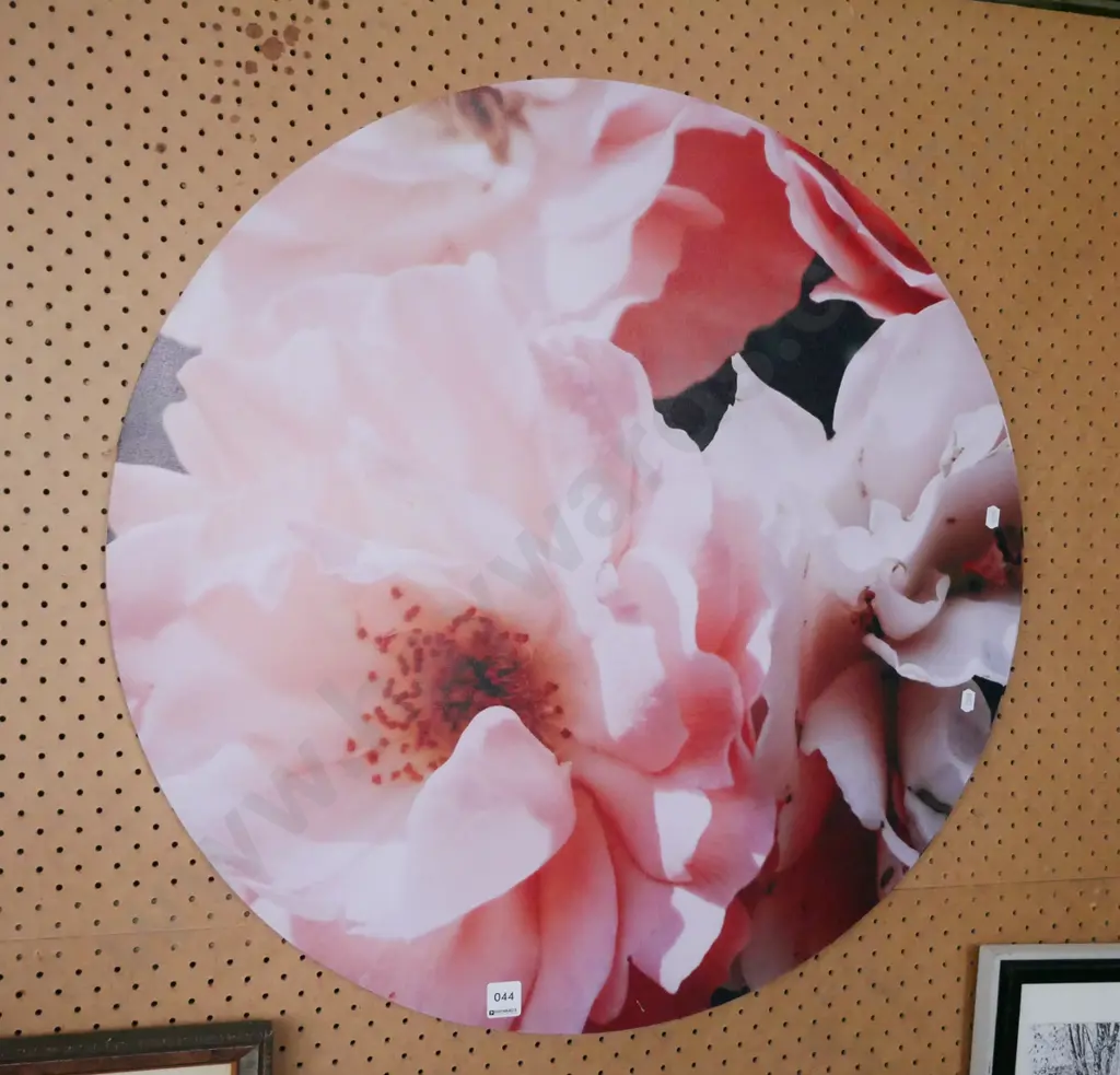 circular floral print on boxed canvas Image 1++