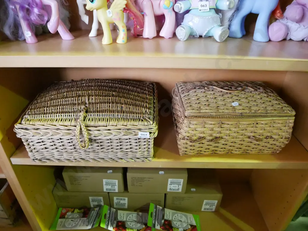 2x cane sewing baskets Image 1++