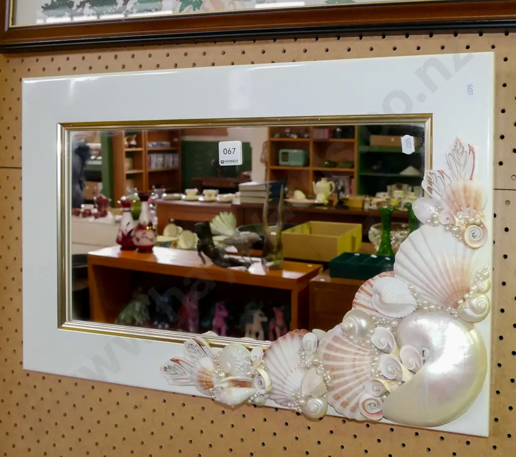 shell themed wall mirror Image 1++
