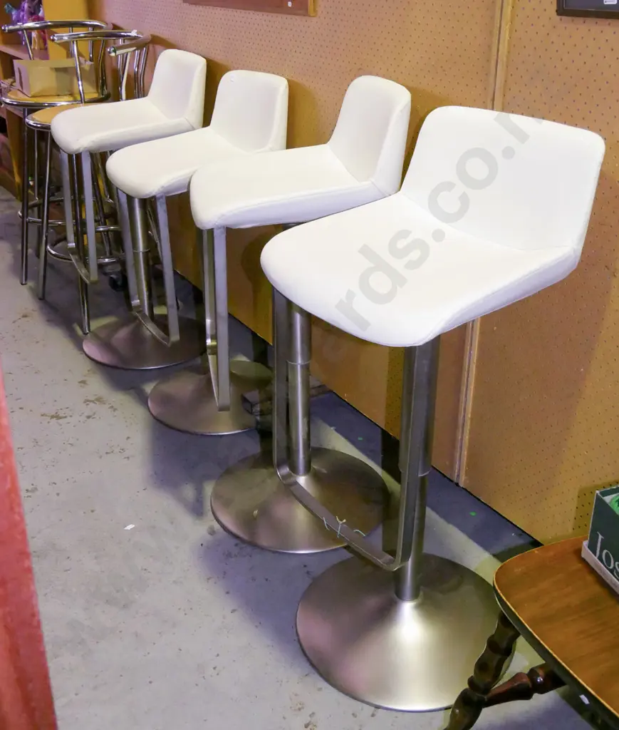 4x chrome and white vinyl bar stools Image 1++