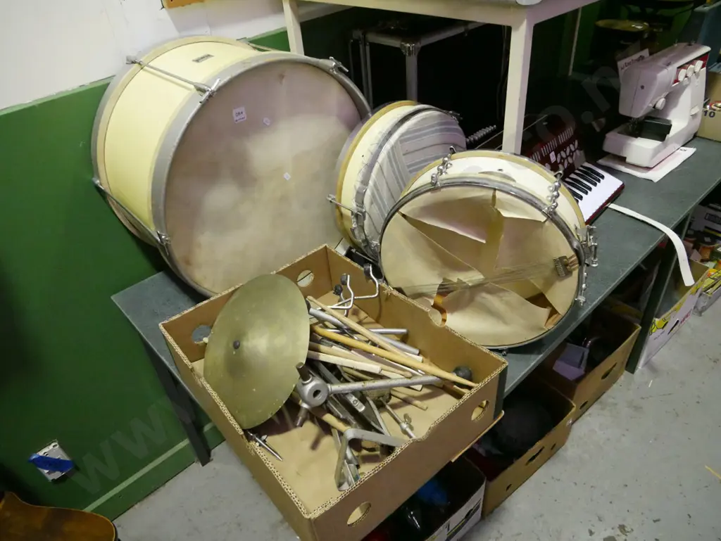 part vintage drum kit Image 1++
