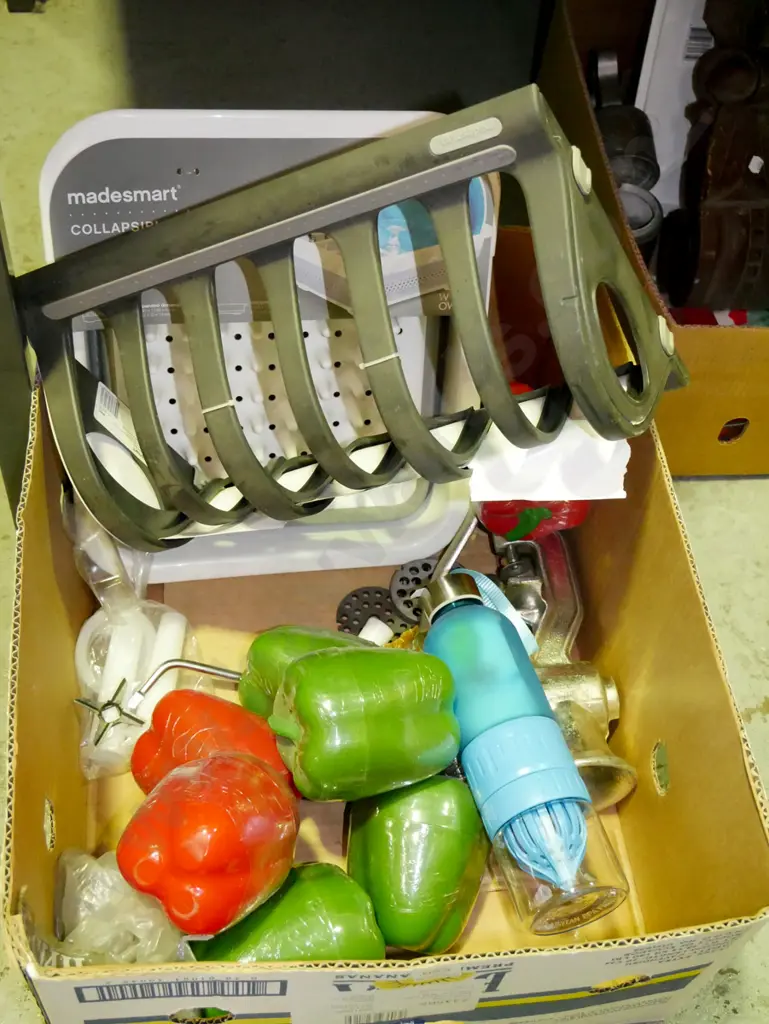 box; bench top mincer, pepper storage canisters, drink bottle etc Image 1++
