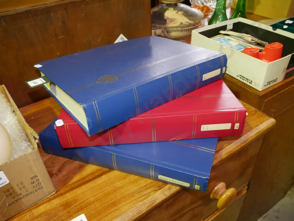 3x stamp albums Image 1++