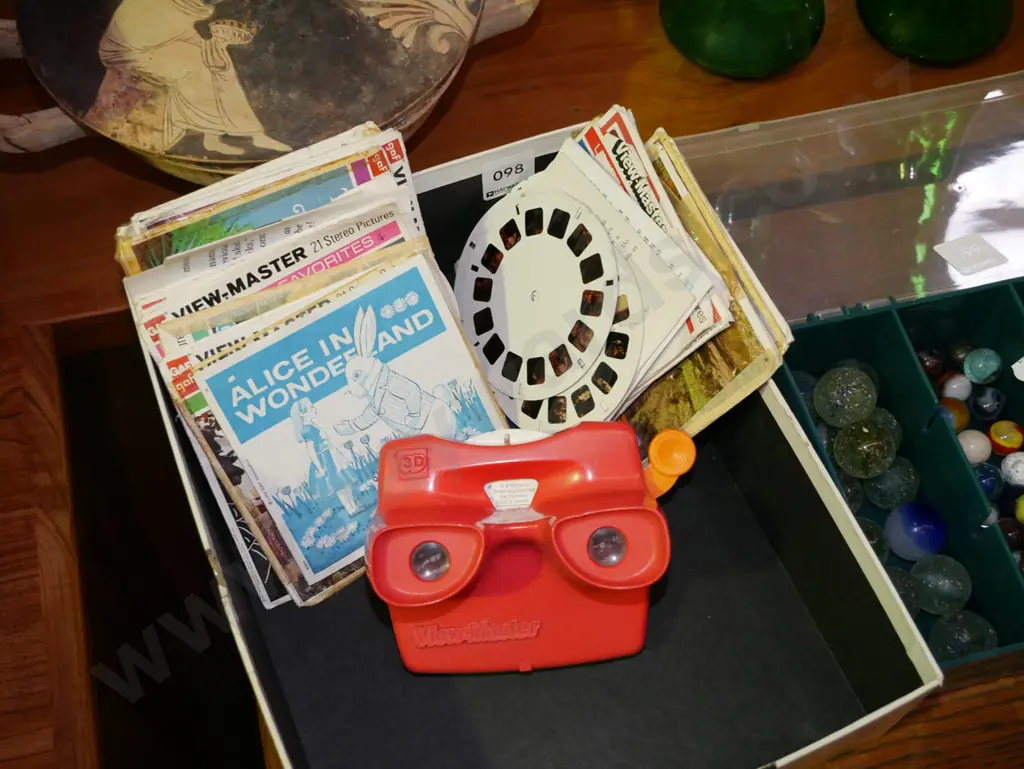 Viewmaster and various cartridges Image 1++