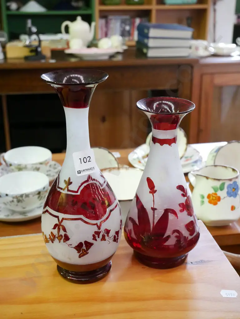 2x etched ruby glass vases H-200 Image 1++