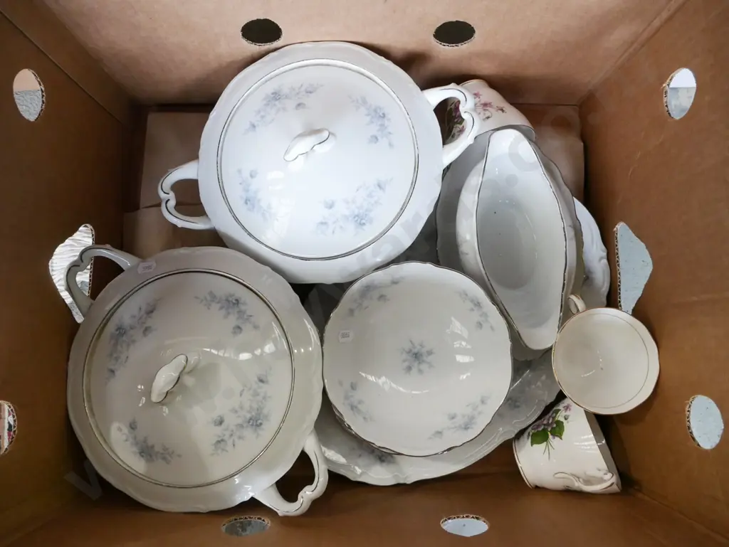 blue floral lidded veges gravy boat, bowls etc Image 1++