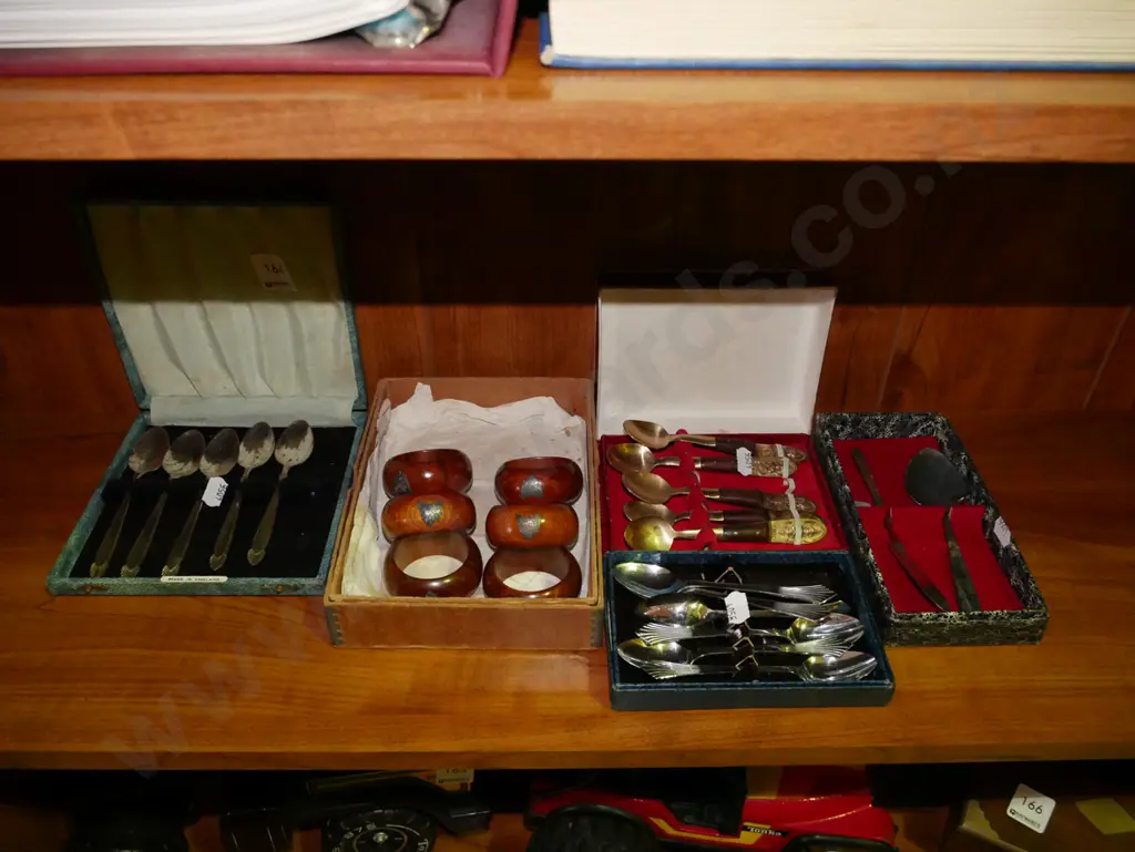 shelf; cased cutlery, napkin rings Image 1++