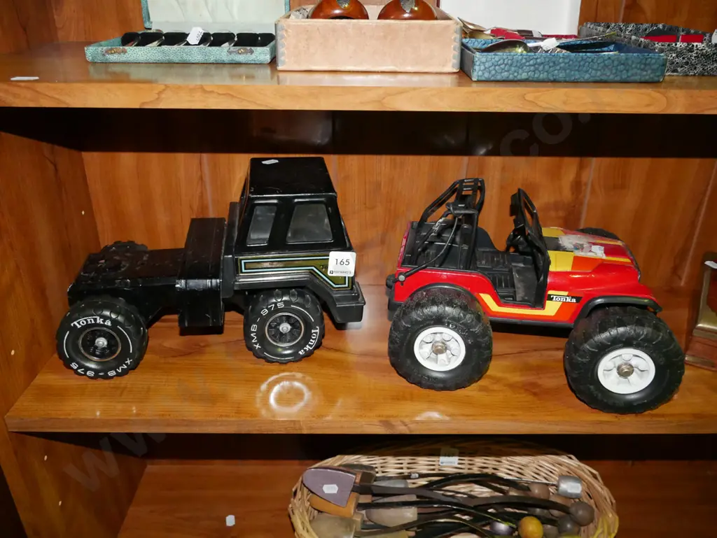 2x toy Tonka trucks Image 1++