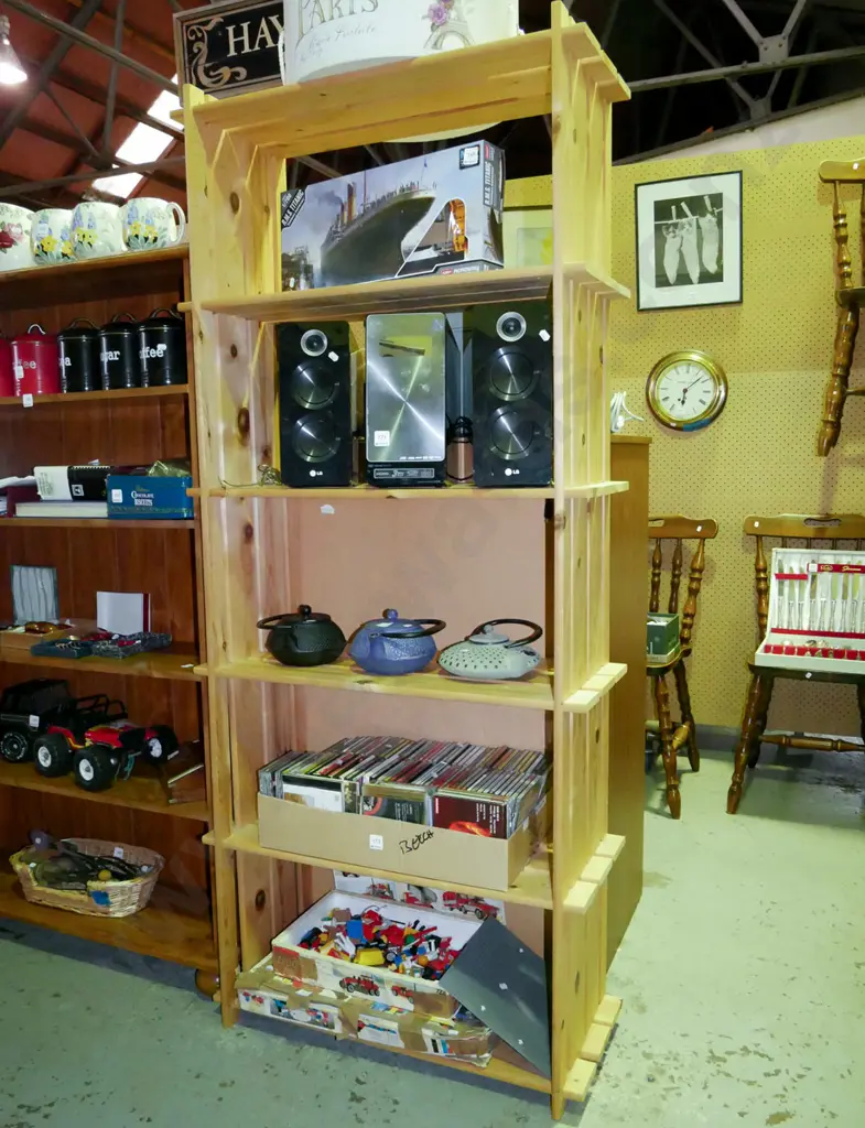 pine bookcase H-1770 W-755 D-305 Image 1++