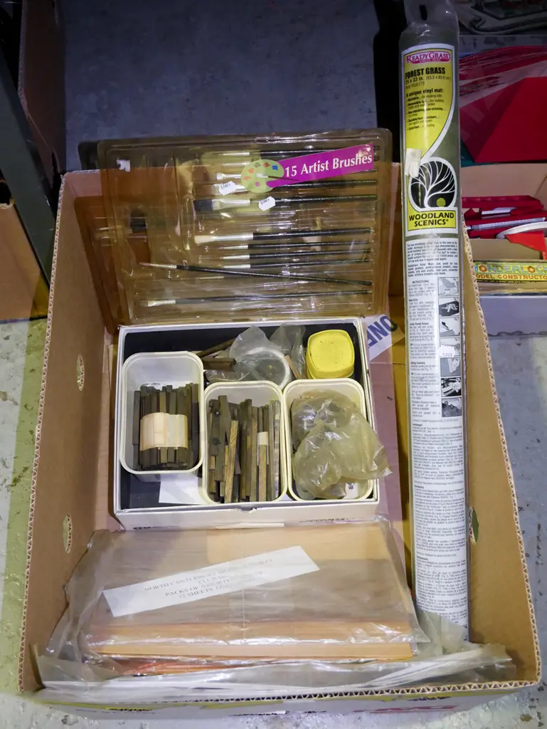 box; model train layout, materials, paint brushes Image 1++
