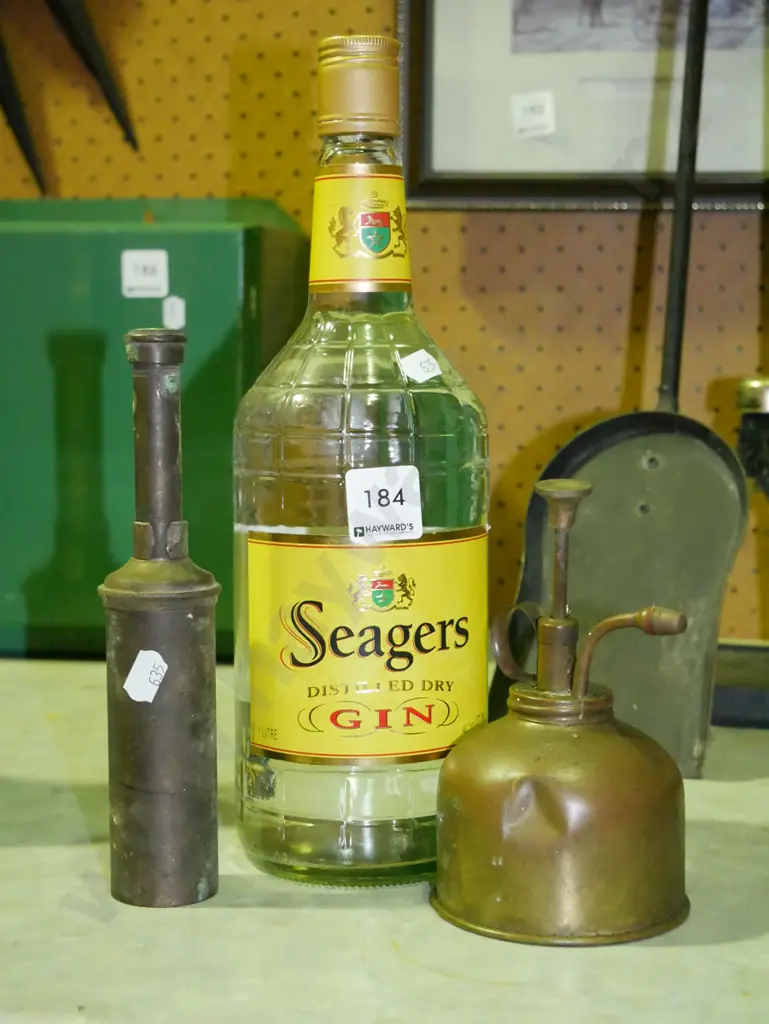 1L Seagers gin, brass bottle, small sprayer Image 1++
