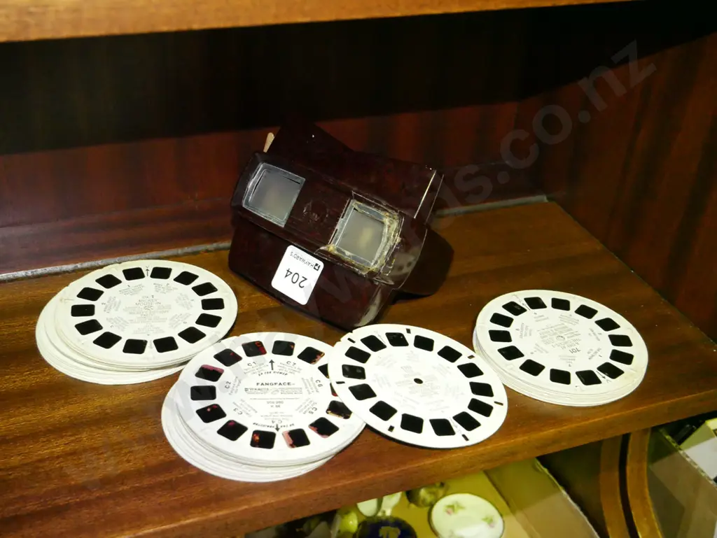 Viewmaster and various cartridges Image 1++
