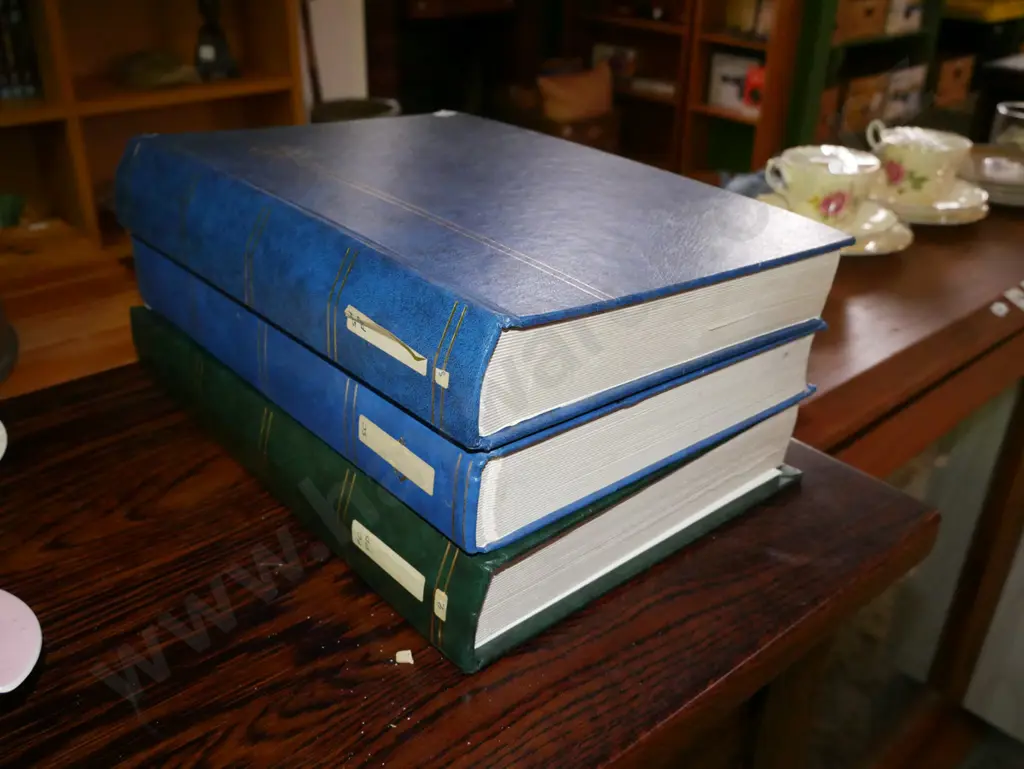 3x stamp albums Image 1++