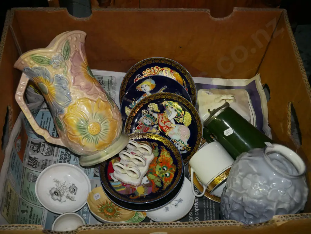 box; cabinet plates, glass vase, jug etc Image 1++
