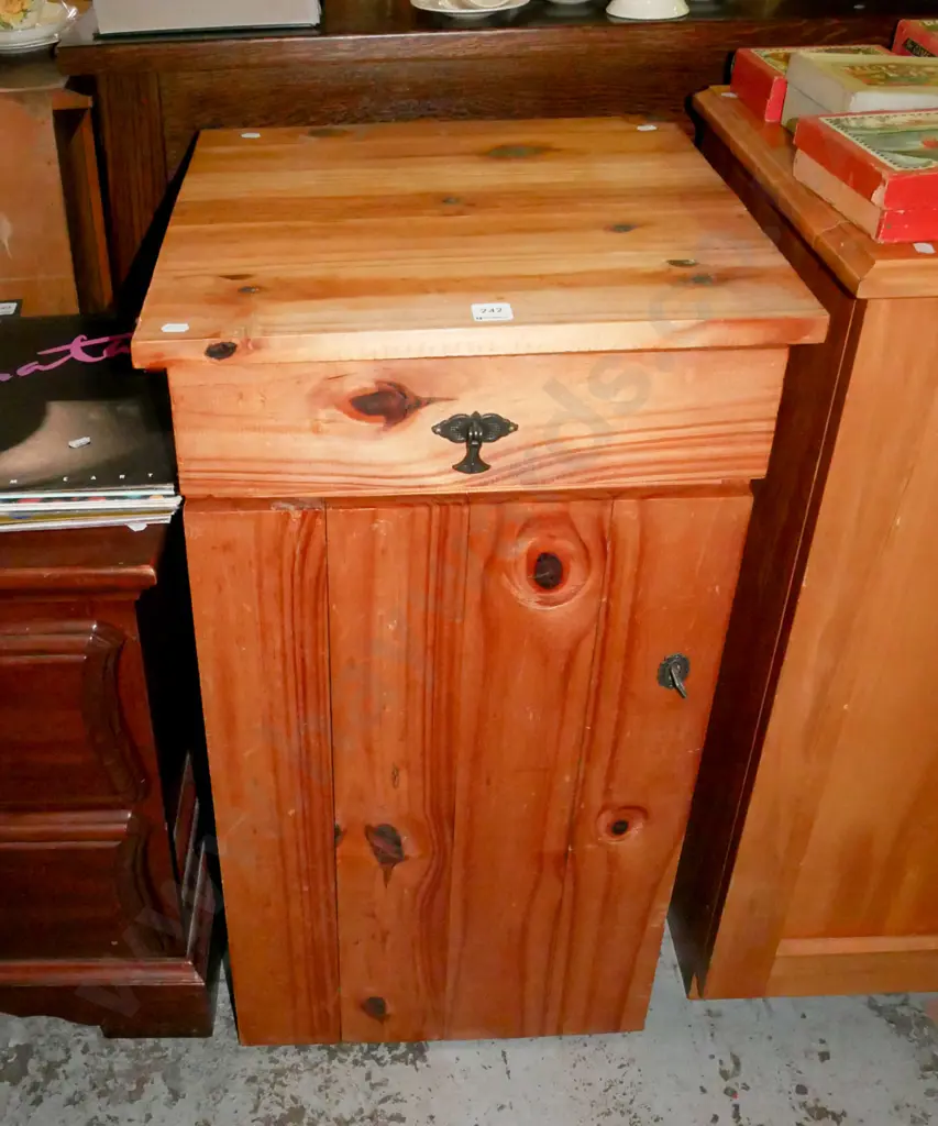 pine lockable 1 door 1 drawer cabinet - key in office Image 1++