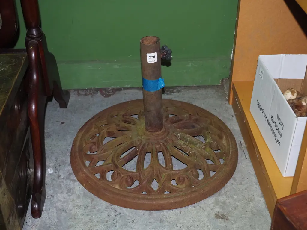cast iron sun umbrella stand Image 1++