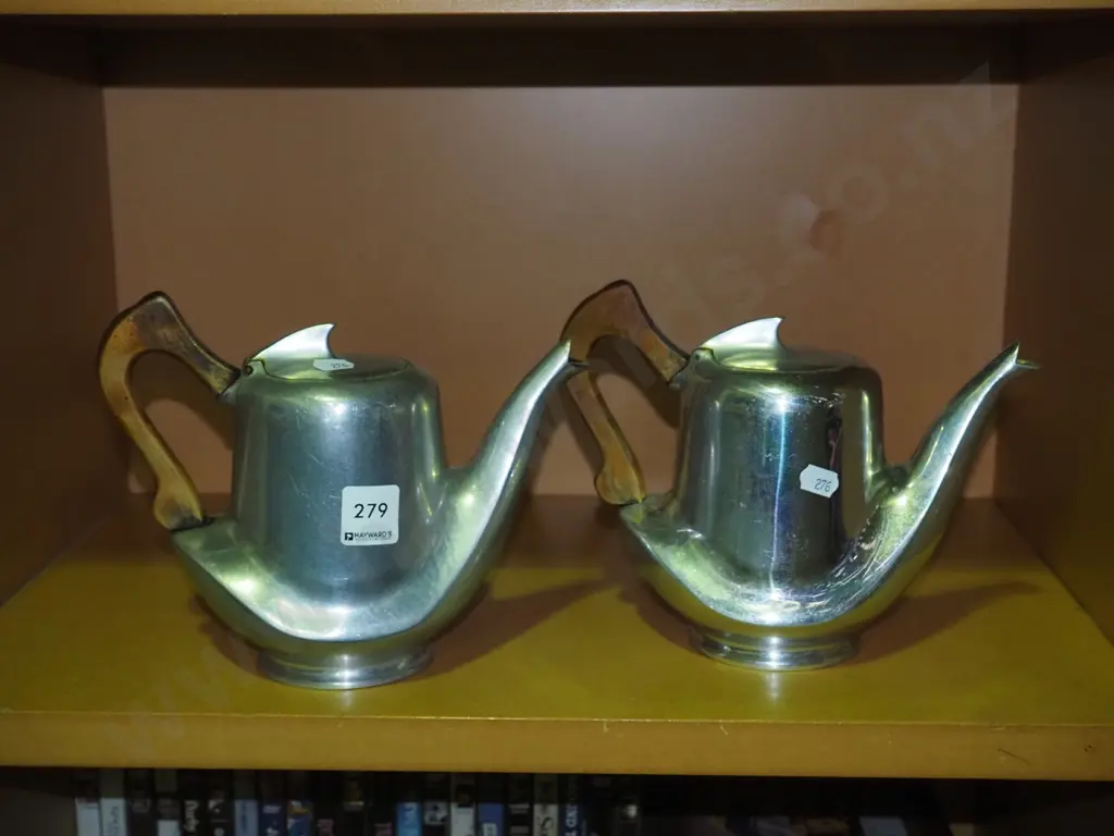 2x alloy tea pots Image 1++
