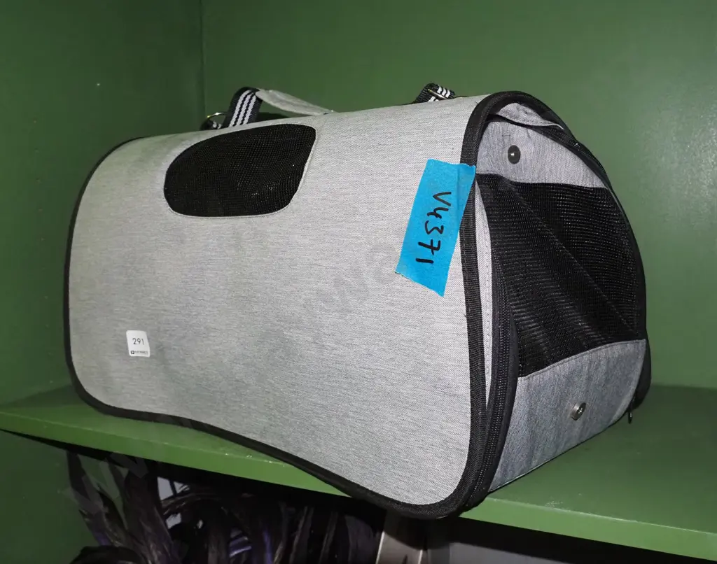 soft cased pet carrier Image 1++
