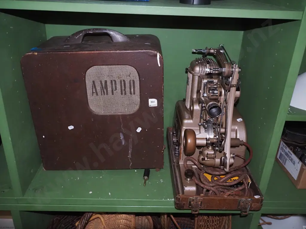 vintage Ampro 16mm film projector with speaker Image 1++