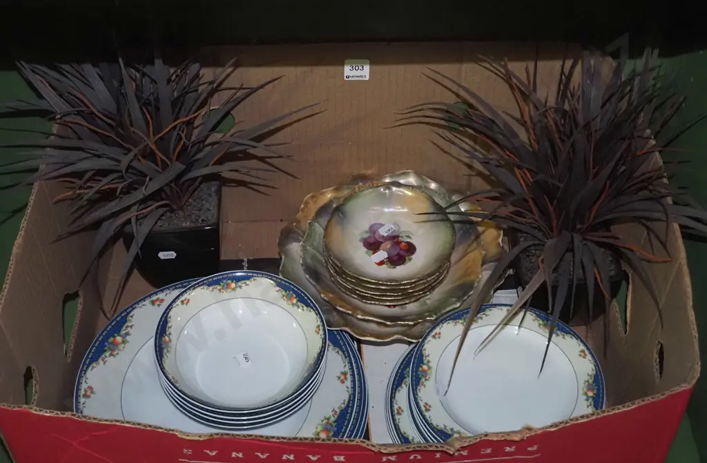 dinner items, sweet set, 2x plastic plants Image 1++