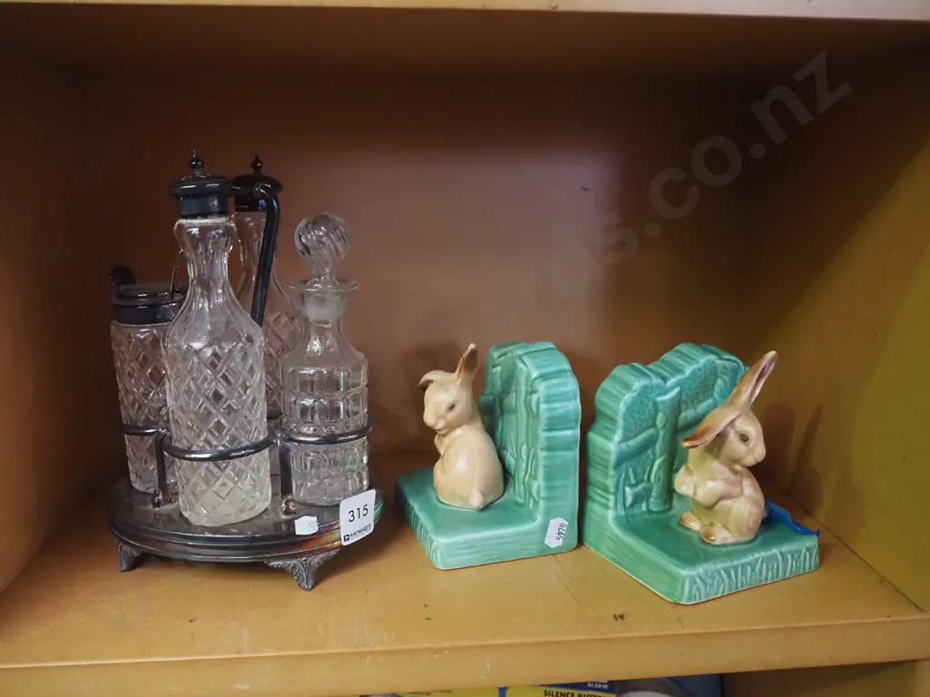 cruet set, 2x Sylvac rabbit bookends - 1 rabbit has repair to ear Image 1++
