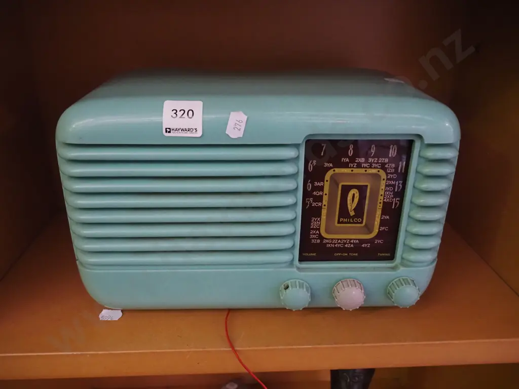 retro Philco mantle radio Image 1++