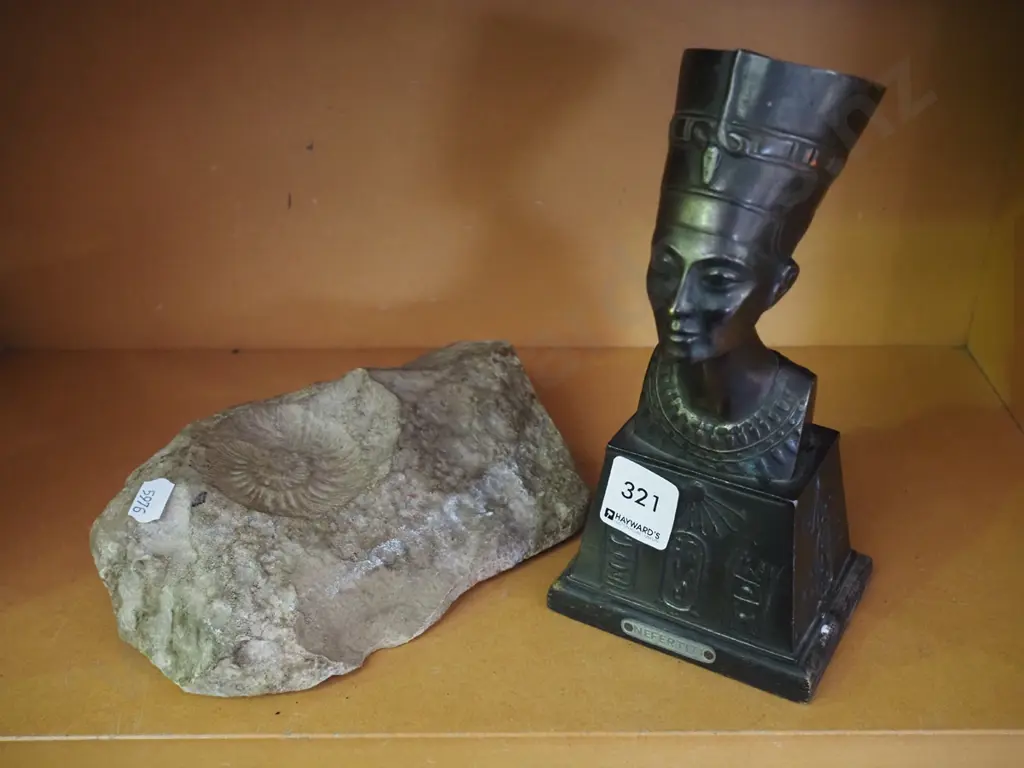 fossil, Egyptian souvenir Nefertiti Image 1++