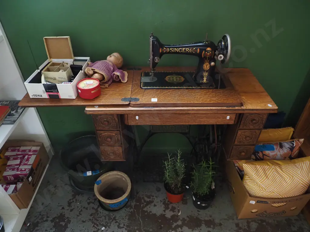 Singer treadle sewing machine -  original belt, good condition for age Image 1++