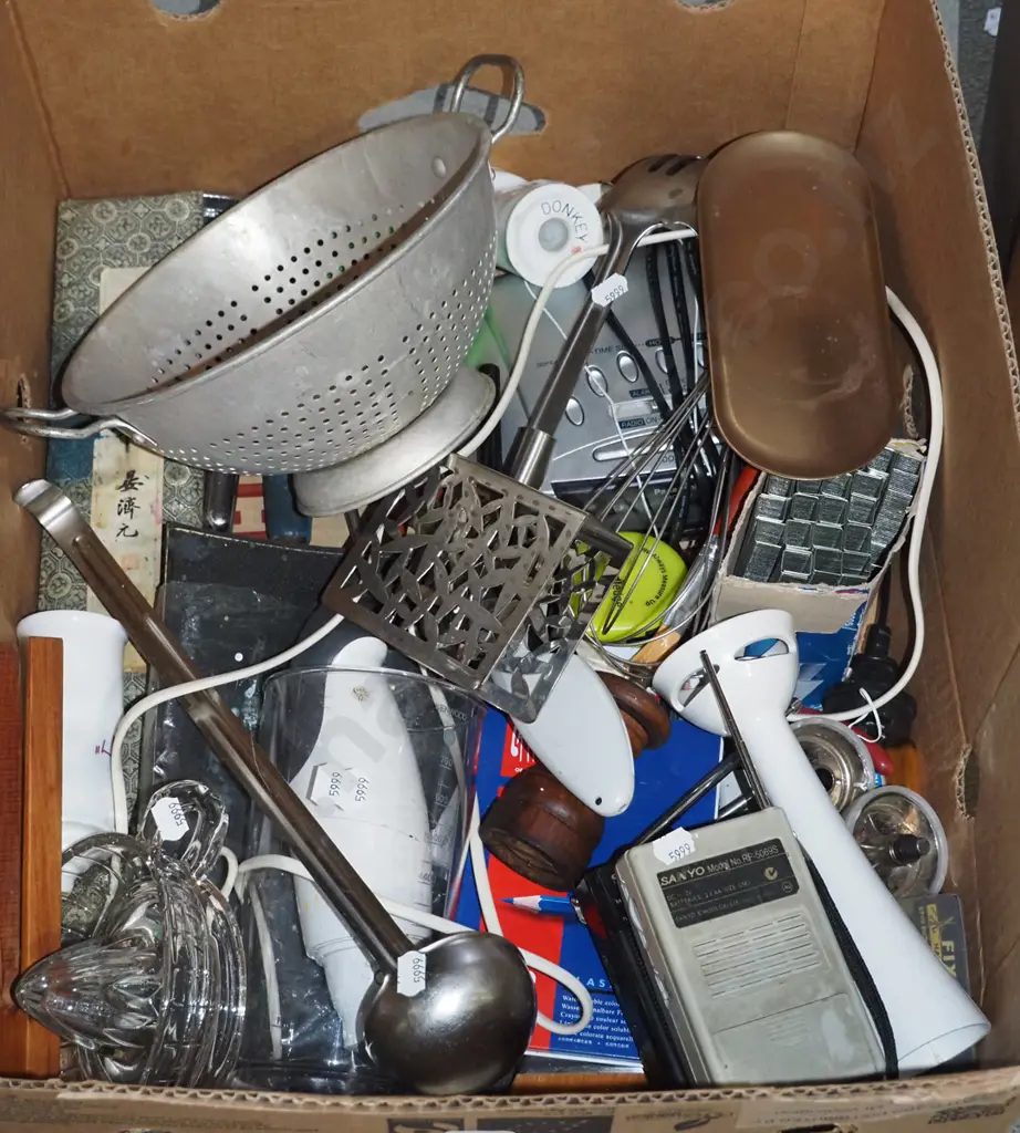 box; colander, alarm clock, stick blender etc Image 1++